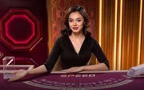 Tata letak meja Speed Roulette dengan area taruhan dan penempatan chip
